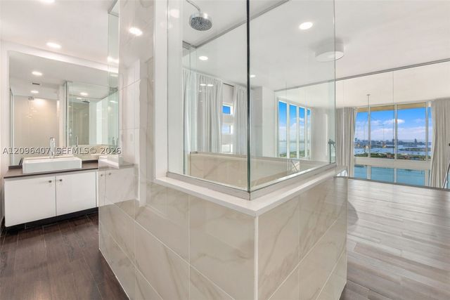 1040 Biscayne Blvd 3704, Miami, FL 33132