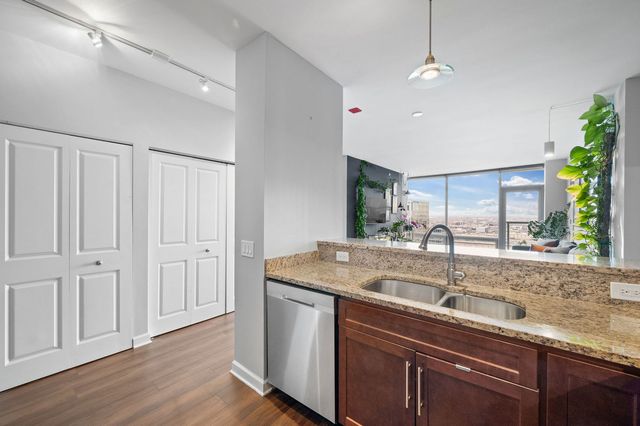 100 E 14th Street 2809, Chicago, IL 60605