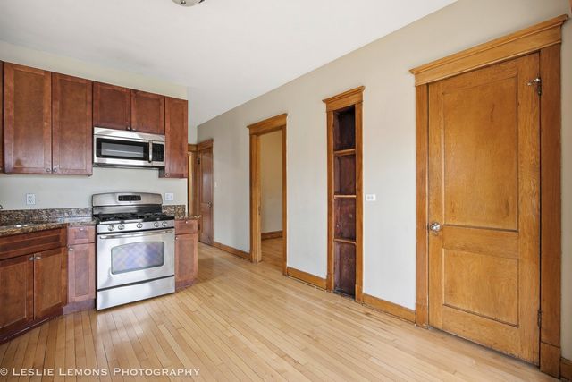 2423 Wesley Avenue, Berwyn, IL 60402