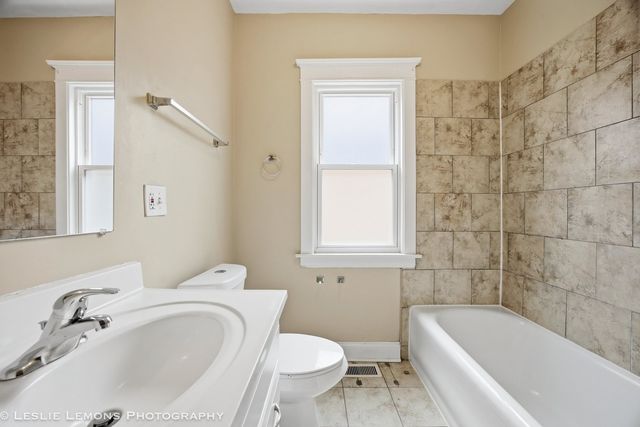 2423 Wesley Avenue, Berwyn, IL 60402