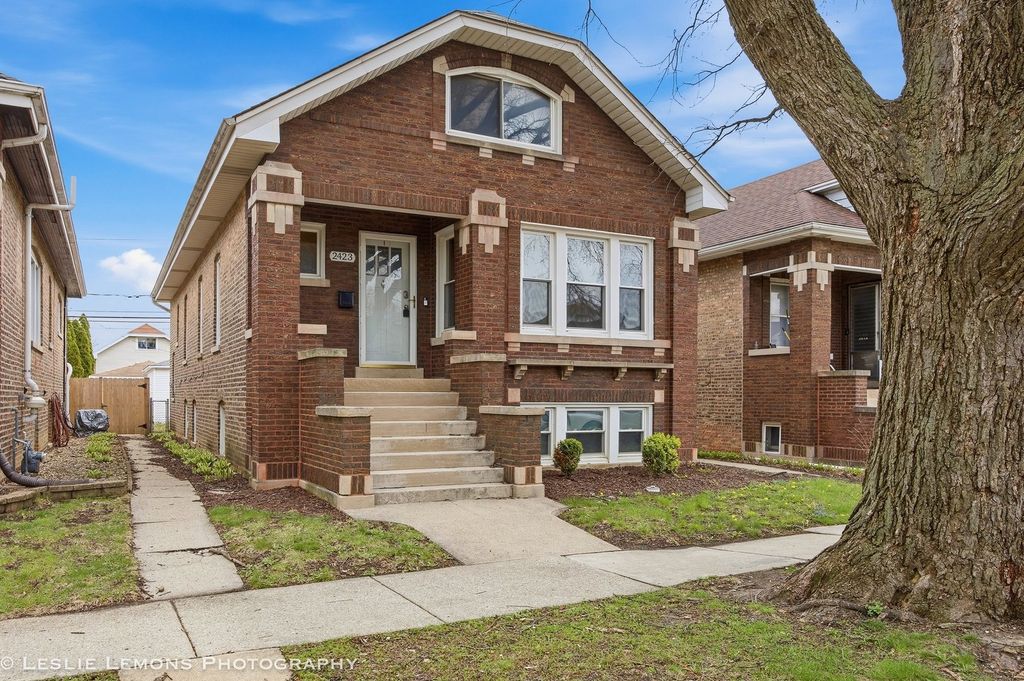 2423 Wesley Avenue, Berwyn, IL 60402