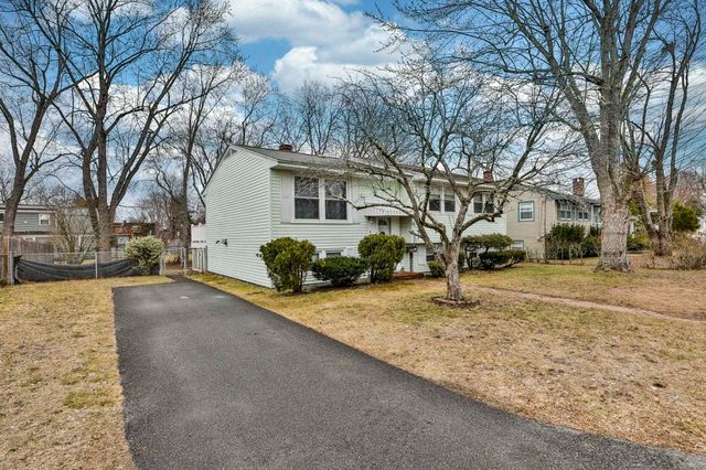8 Kingston Drive, Nashua, NH 03060