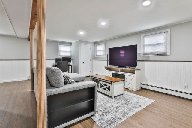 8 Kingston Drive, Nashua, NH 03060