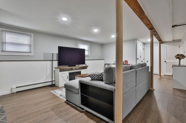 8 Kingston Drive, Nashua, NH 03060