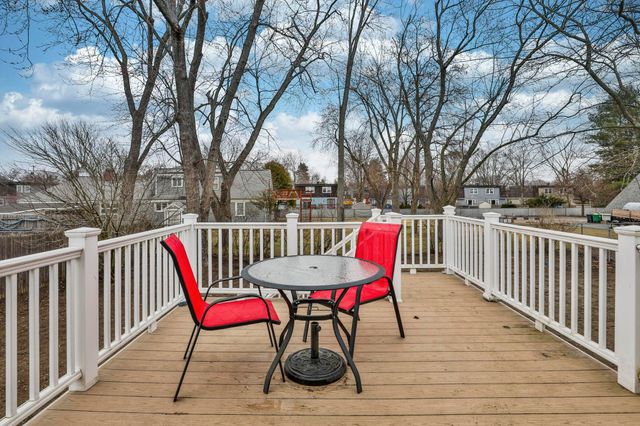 8 Kingston Drive, Nashua, NH 03060