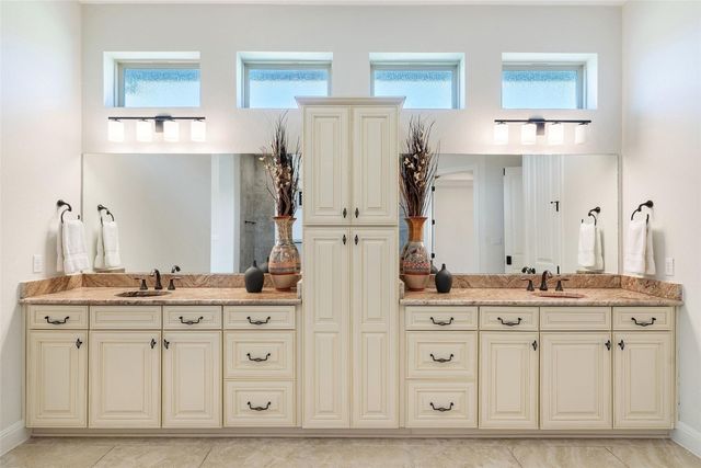 310 Bella Montagna CIR, Austin, TX 78734