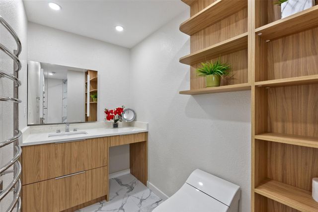 310 Bella Montagna CIR, Austin, TX 78734