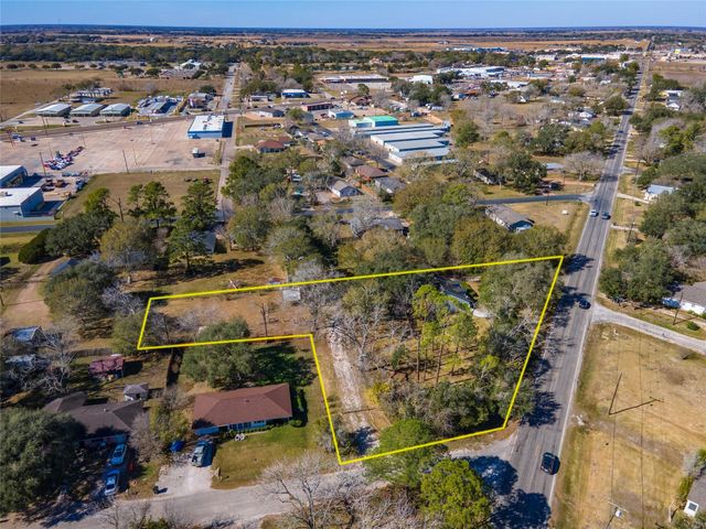 1423 N Wharton Street, El Campo, TX 77437