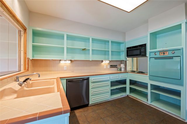 1423 N Wharton Street, El Campo, TX 77437