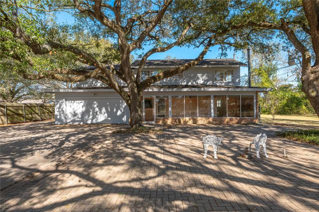 1423 N Wharton Street, El Campo, TX 77437