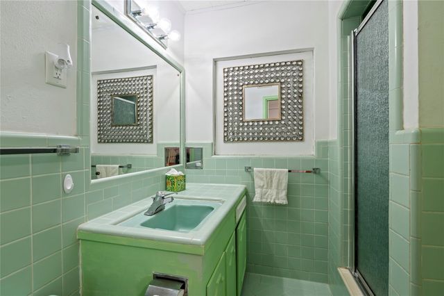 1423 N Wharton Street, El Campo, TX 77437