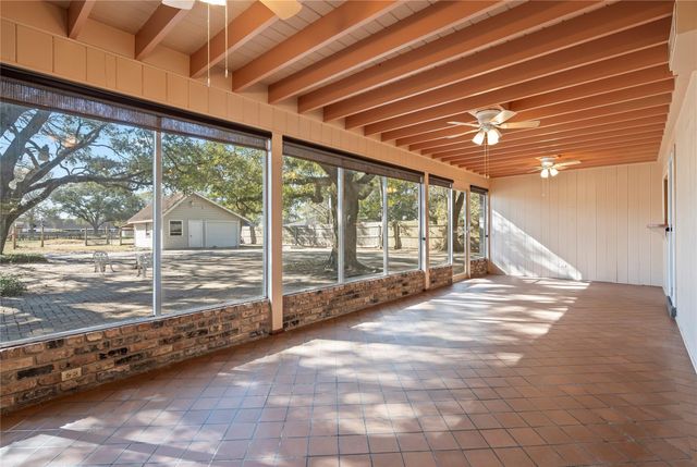 1423 N Wharton Street, El Campo, TX 77437