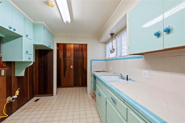 1423 N Wharton Street, El Campo, TX 77437