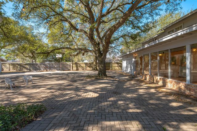 1423 N Wharton Street, El Campo, TX 77437