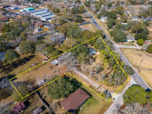 1423 N Wharton Street, El Campo, TX 77437