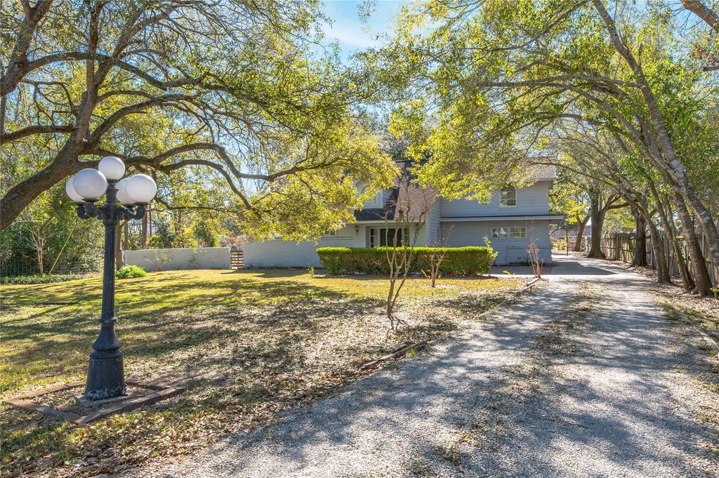 1423 N Wharton Street, El Campo, TX 77437