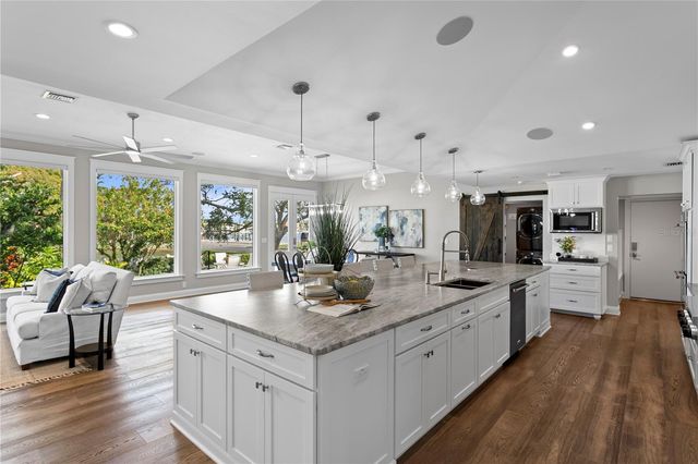 655 19TH AVENUE NE, St Petersburg, FL 33704