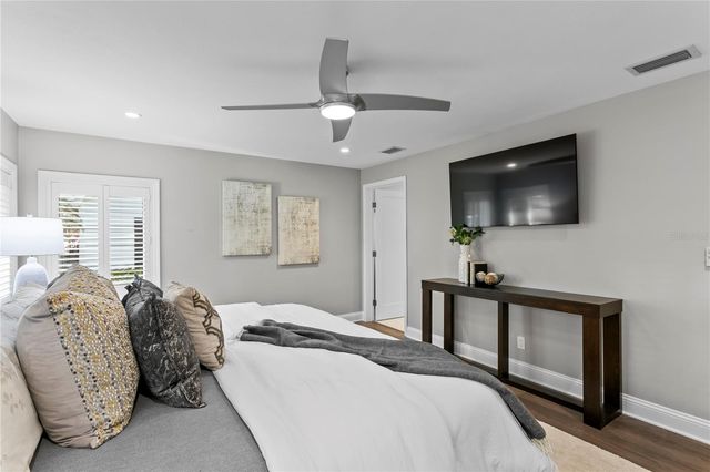 655 19TH AVENUE NE, St Petersburg, FL 33704