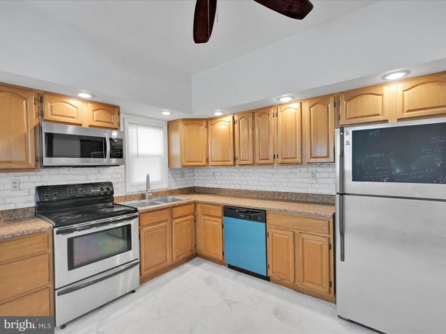 119 N OAK ST, Coal Township, PA 17866