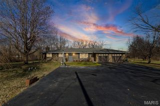 1221 S Clinton Road, Caseyville, IL 62232