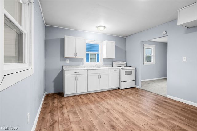 2012 Endrow Avenue NE, Canton, OH 44705