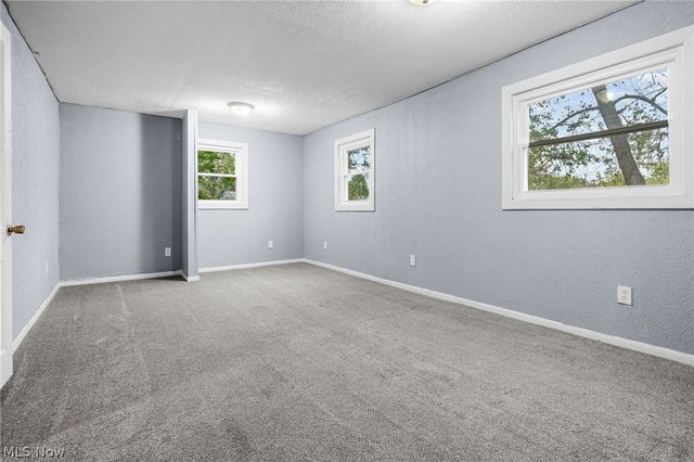 2012 Endrow Avenue NE, Canton, OH 44705