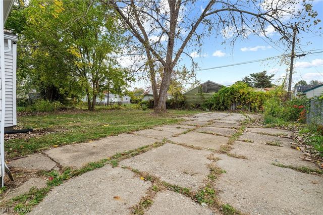 2012 Endrow Avenue NE, Canton, OH 44705