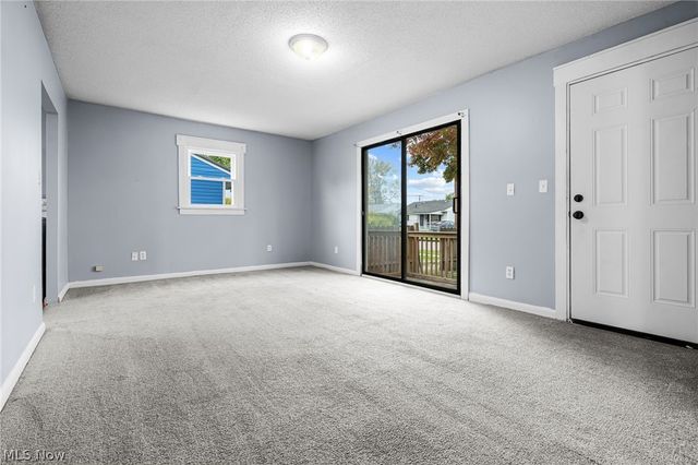 2012 Endrow Avenue NE, Canton, OH 44705