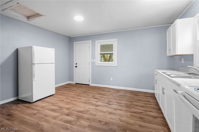 2012 Endrow Avenue NE, Canton, OH 44705