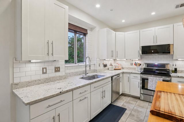120 Pukoo DR, Bastrop, TX 78602