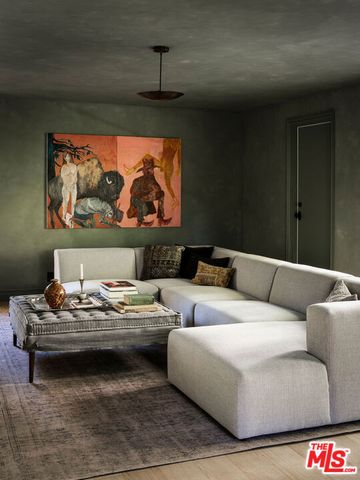 1004 N Bundy Drive, Los Angeles, CA 90049