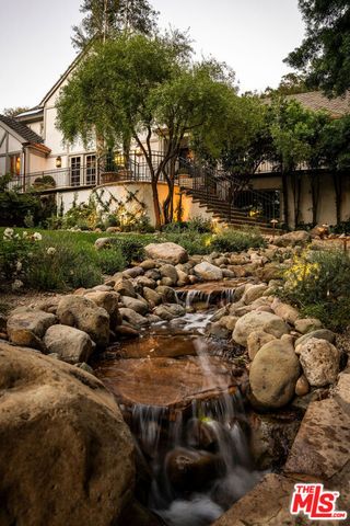 1004 N Bundy Drive, Los Angeles, CA 90049