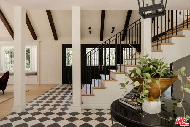 1004 N Bundy Drive, Los Angeles, CA 90049