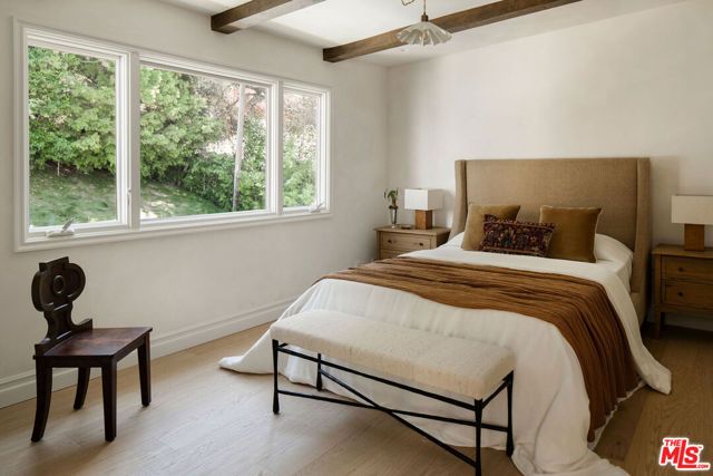 1004 N Bundy Drive, Los Angeles, CA 90049