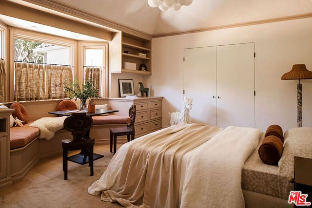1004 N Bundy Drive, Los Angeles, CA 90049