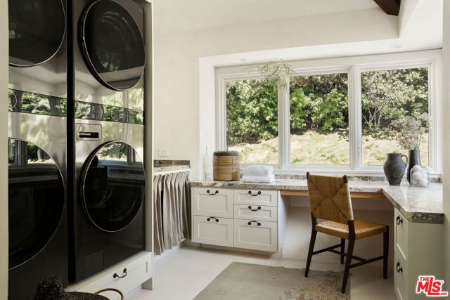 1004 N Bundy Drive, Los Angeles, CA 90049
