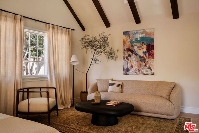 1004 N Bundy Drive, Los Angeles, CA 90049