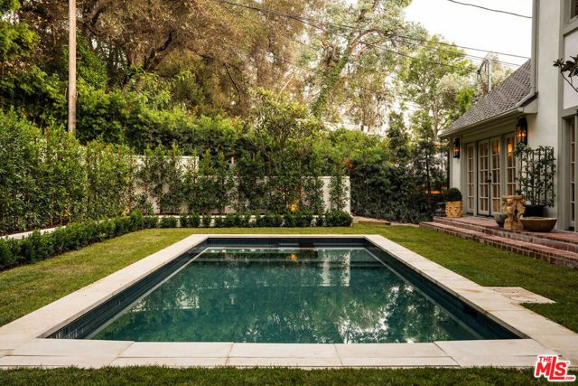 1004 N Bundy Drive, Los Angeles, CA 90049