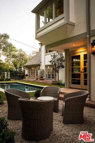1004 N Bundy Drive, Los Angeles, CA 90049