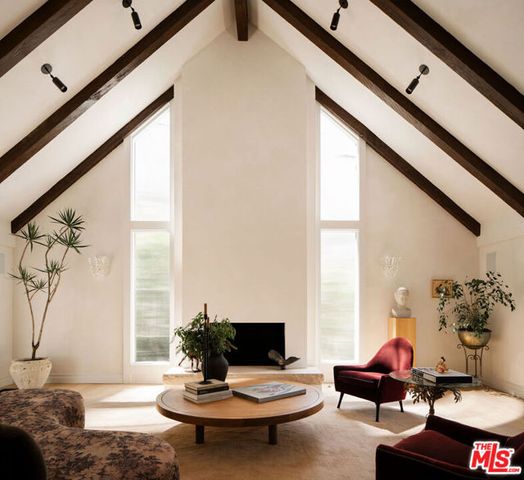 1004 N Bundy Drive, Los Angeles, CA 90049