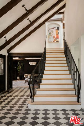 1004 N Bundy Drive, Los Angeles, CA 90049