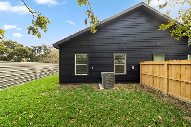 7205 Tippett B, Houston, TX 77088