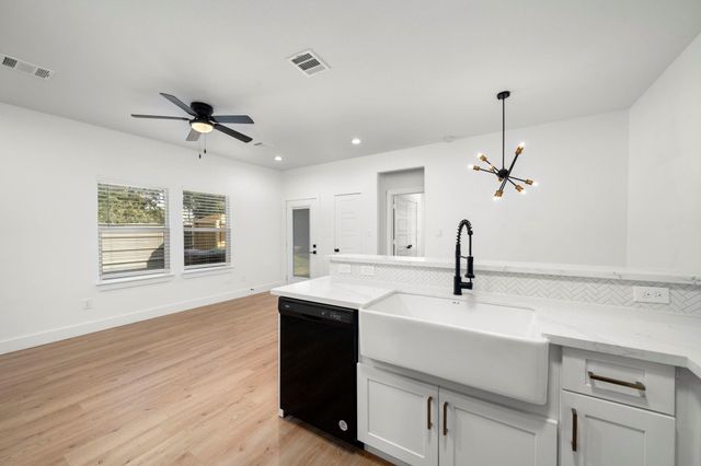 7205 Tippett B, Houston, TX 77088