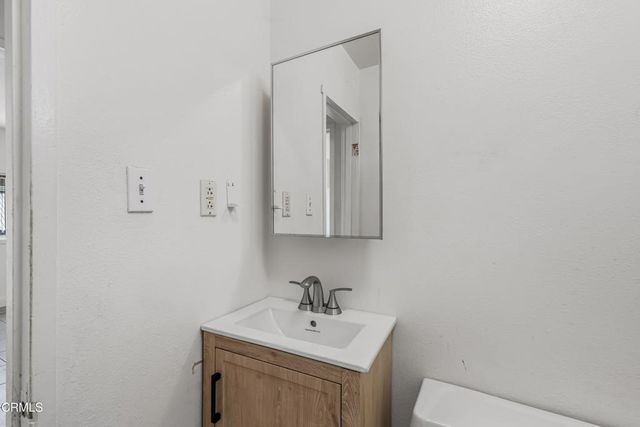 435 S Palm Avenue, Santa Paula, CA 93060