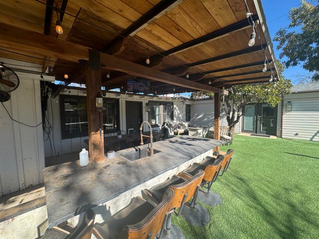 3001 32nd Street, Lubbock, TX 79410