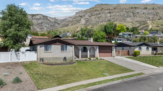 1571 E CHEROKEE DR, Pleasant Grove, UT 84062