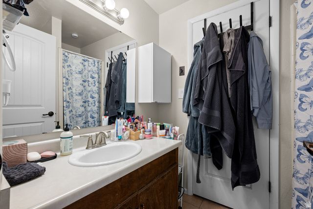 1571 E CHEROKEE DR, Pleasant Grove, UT 84062