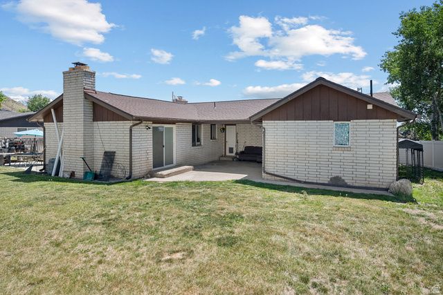 1571 E CHEROKEE DR, Pleasant Grove, UT 84062