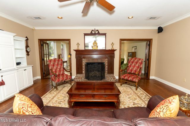 14188 Longwood Circle, D'iberville, MS 39540