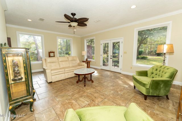 14188 Longwood Circle, D'iberville, MS 39540